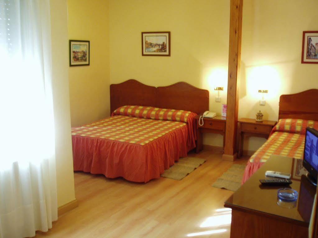 Hostal Santo Tome Toledo Eksteriør billede